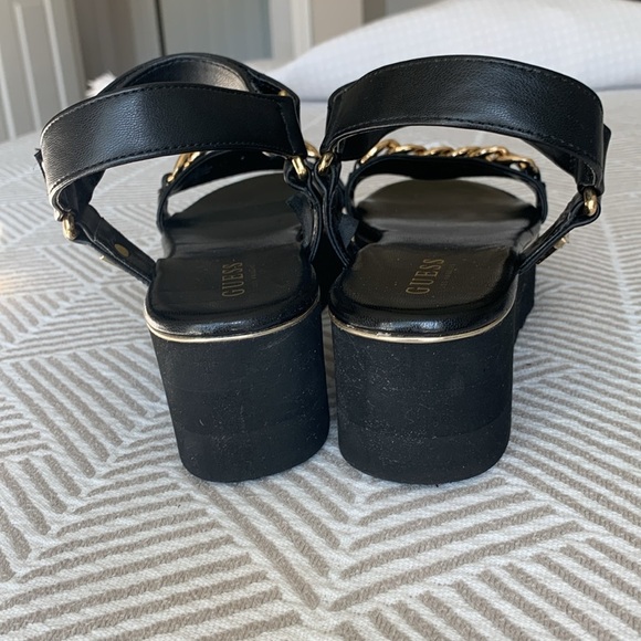 Guess black leather chunky platform sandals gold curb chain toe accent size 9 - Picture 5 of 11